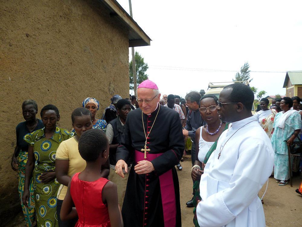 vescovo rwanda 2012 1